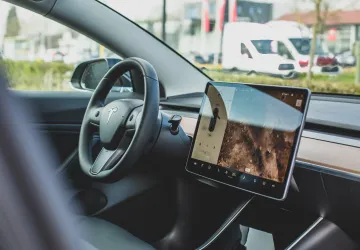 Interiér vozu Tesla