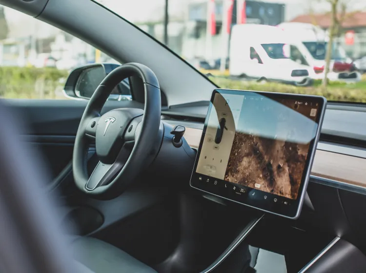 Interiér vozu Tesla