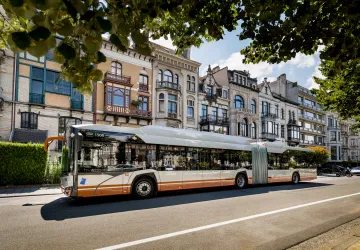Elektrický kloubový autobus Solaris Urbino