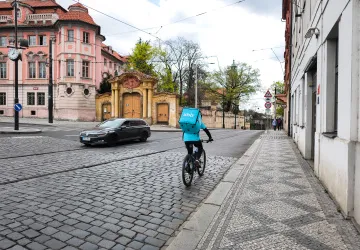 Kurýr si v Praze může přijít na slušné peníze.