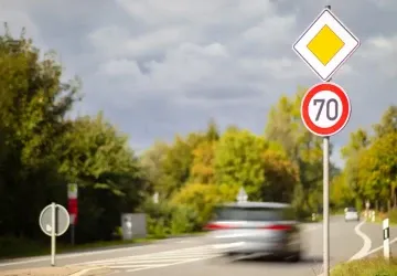 Pachatelé v Německu vyměnili dopravní značení. 