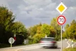 Pachatelé v Německu vyměnili dopravní značení. 