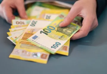 Dosáhnout na hranici 10 % nejlépe placených Evropanů vyžaduje hrubý měsíční příjem přesahující 130 tisíc korun. Dosáhnout na hranici 10 % nejlépe placených Evropanů vyžaduje hrubý měsíční příjem přesahující 130 tisíc korun.