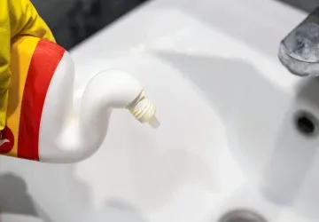Při práci s chemikáliemi nezapomeňte na ochranné pomůcky. Při práci s chemikáliemi nezapomeňte na ochranné pomůcky.