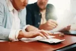 Lidem, kteří mohou odejít do důchodu na konci roku 2026, se vyplatí počkat. 