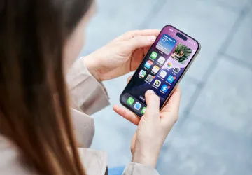 Oblíbená aplikace v mobilu může za hranicemi znamenat problém.