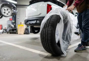 Některé servisy mají na výměnu pneumatik takřka plno.