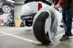 Některé servisy mají na výměnu pneumatik takřka plno.