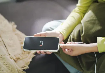 Při nabíjení telefonu je na místě opatrnost. Neděláte náhodou stejnou chybu, jako většina lidí? Při nabíjení telefonu je na místě opatrnost. Neděláte náhodou stejnou chybu, jako většina lidí?