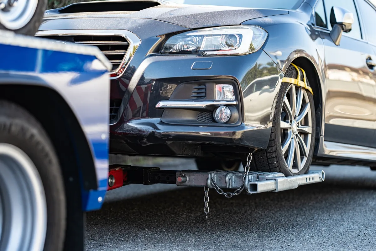 Auto vám kvůli čištění silnic už nemohou odtáhnout na záchytné parkoviště. Pokud jim překáželo, musí ho hned vrátit na původní místo Auto vám kvůli čištění silnic už nemohou odtáhnout na záchytné parkoviště. Pokud jim překáželo, musí ho hned vrátit na původní místo