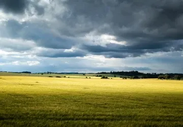 Čeká nás kombinace veder a bouřek.
