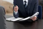 Člověk by se neměl bát říct si o zvýšení platu. Člověk by se neměl bát říct si o zvýšení platu.