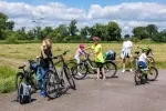 Rodiče by se neměli bát dětem říci, že mají málo peněz a proto nebyli na drahé dovolené