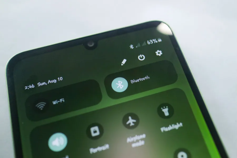 Les pirates utilisent souvent les vulnérabilités des anciennes versions des modules Bluetooth et Wi-Fi.