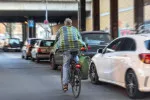 Cyklisté nepoužívají ochranné přilby a tím riskují svůj život.