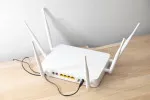 Rozmístění nábytku a stavební materiál stěn mohou mít na sílu Wi-Fi signálu někdy větší vliv než samotný tarif připojení.