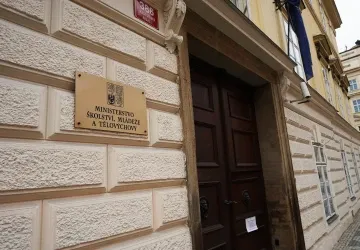 Plaga plánuje učitelům výrazně zvednout platy a řekl konkrétní částky. 