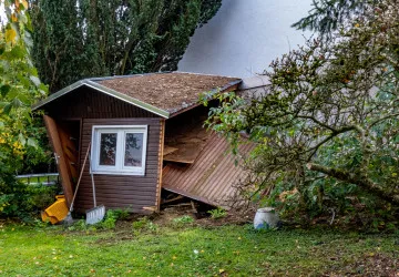 Majitelé nabízejí materiál ze starších poškozených objektů. Majitelé nabízejí materiál ze starších poškozených objektů.