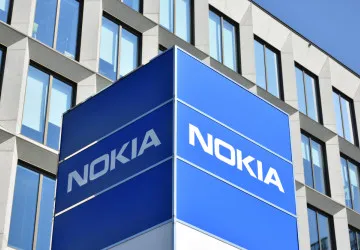 Nokia uvedla na trh tlačítkový telefon, který funguje i jako powerbanka Nokia uvedla na trh tlačítkový telefon, který funguje i jako powerbanka