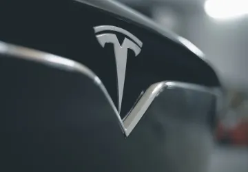 Logo automobilky Tesla