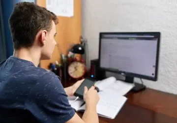 Úkol, který dřív zabral odpoledne, dnes zvládne chatbot za pár vteřin Úkol, který dřív zabral odpoledne, dnes zvládne chatbot za pár vteřin