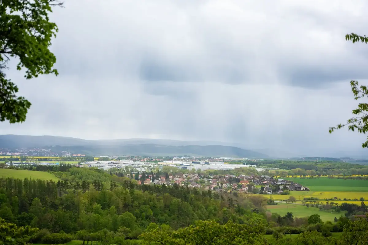 V některých krajích Česka bude ve čtvrtek pršet