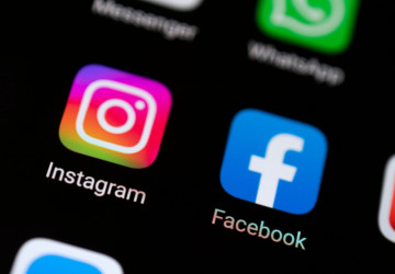 Facebook i Instagram nabízejí možnost hromadného odstranění příspěvků. 