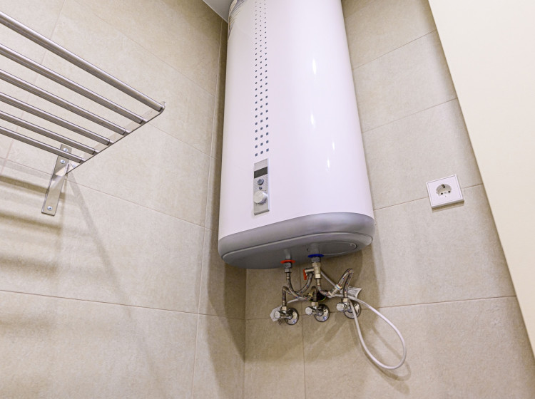 Elektrický bojler patří k největším žroutům energie. Elektrický bojler patří k největším žroutům energie.