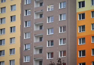 Ve kterém patře paneláku se vyplatí bydlet?