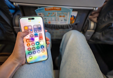 Nabíjení telefonu je ovlivněno i kvalitou samotného kabelu, starší nebo poškozené kabely mohou rychlost výrazně zpomalit.