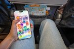 Nabíjení telefonu je ovlivněno i kvalitou samotného kabelu, starší nebo poškozené kabely mohou rychlost výrazně zpomalit.