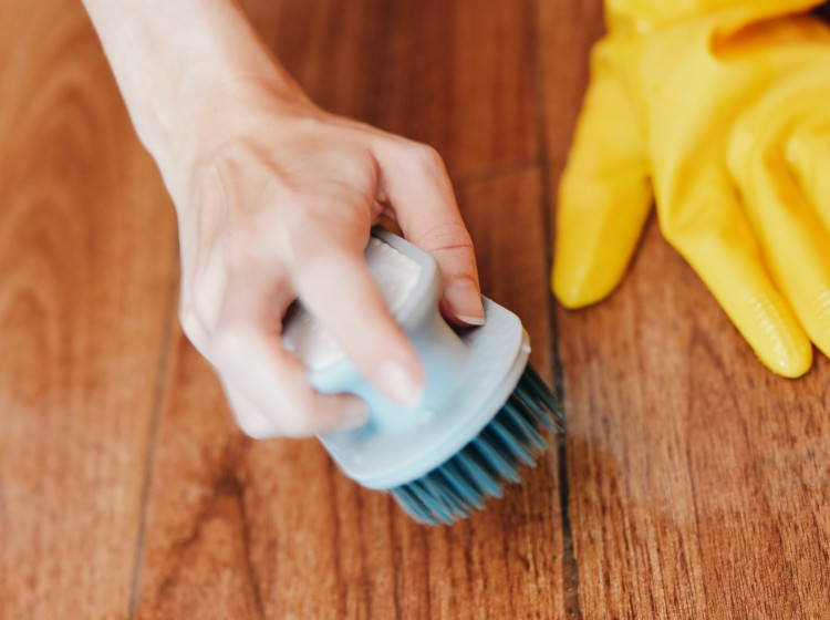 Zničené parkety zase prokouknou Zničené parkety zase prokouknou