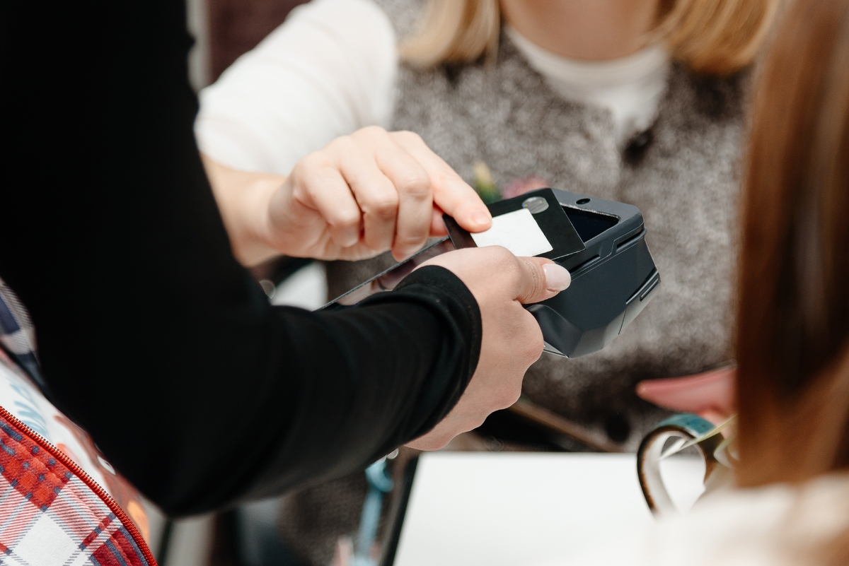 Máte účet u těchto bank? Od příštího měsíce se mění sazebník