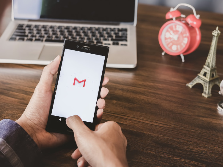 Práce v prostředí Gmail může být jednodušší, ať už se jedná o počítač, nebo mobilní telefon.