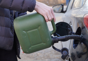 Někteří lidé mají odvahu nahradit naftu olejem. 