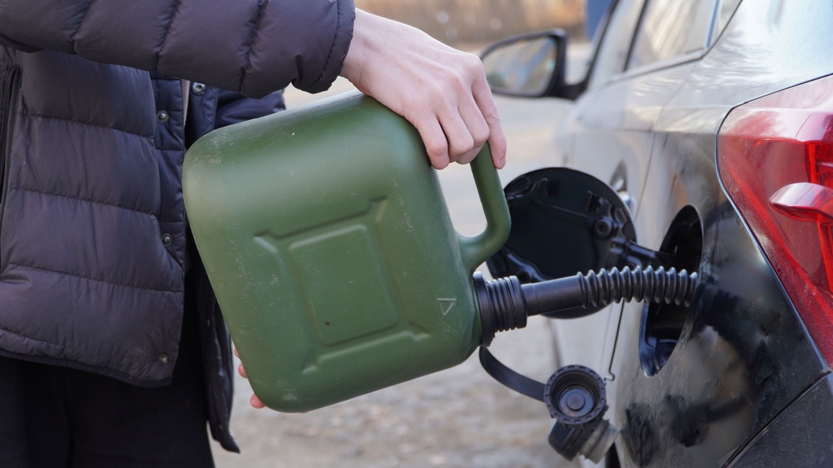 Někteří lidé mají odvahu nahradit naftu olejem. Někteří lidé mají odvahu nahradit naftu olejem.