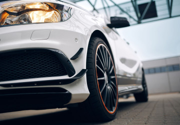 Mladý muž si za 5 let našetřil na auto svých snů. Mladý muž si za 5 let našetřil na auto svých snů.