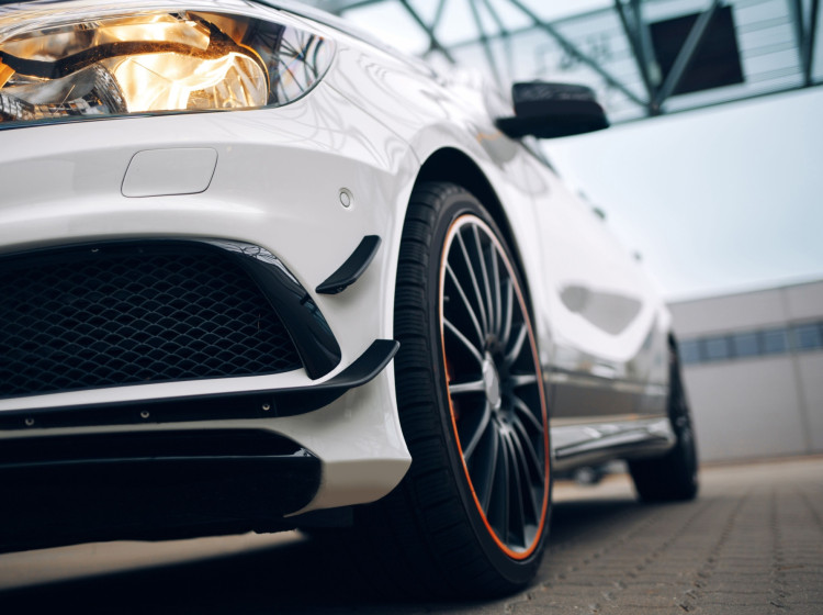 Mladý muž si za 5 let našetřil na auto svých snů. 