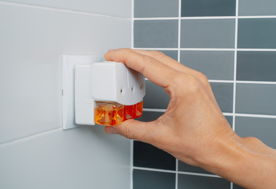 Osvěžovače vzduchu do zásuvky nemusí být bezpečným řešením, a ohledem na malé děti