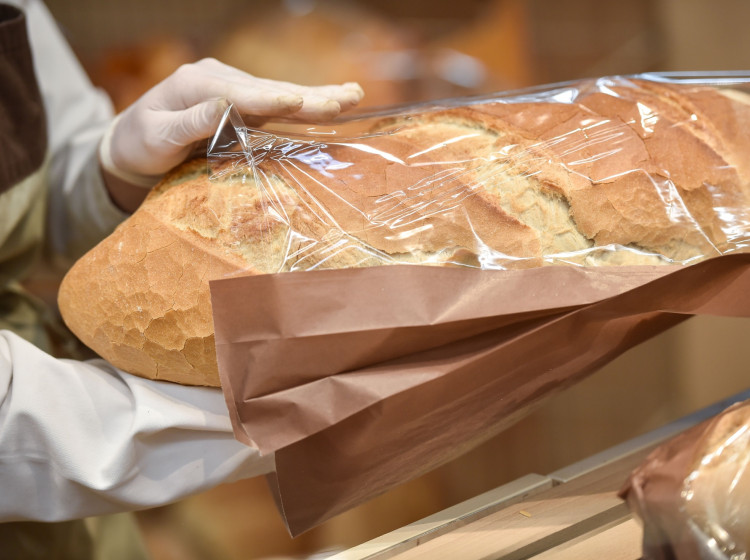 Papírové a plastové sáčky jsou pro skladování pečiva nevhodné