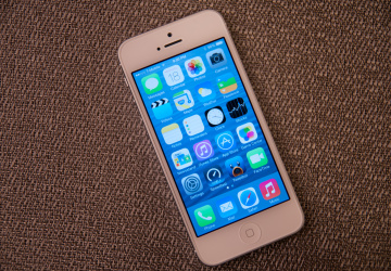 Na iPhone 5 už plno nových aplikaci nespustíte. Platíto i pro bankovnictví.