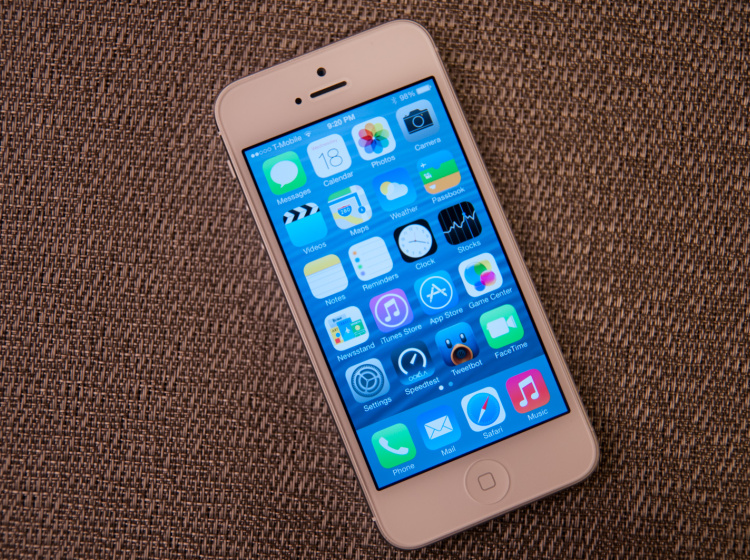 Na iPhone 5 už plno nových aplikaci nespustíte. Platíto i pro bankovnictví.
