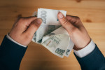 Kolik si měsíčně odkládat na stáří?