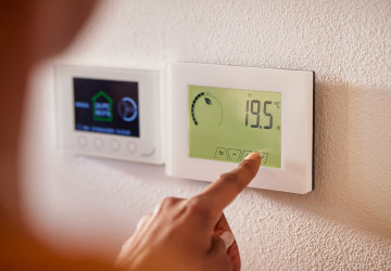 Dávejte si pozor, na kolik stupňů vytápíte svůj domov, když je venku nad nulou