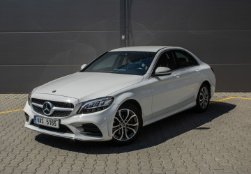 Mercedes C 180d používá téměř stejný motor jako levnější Dacia
