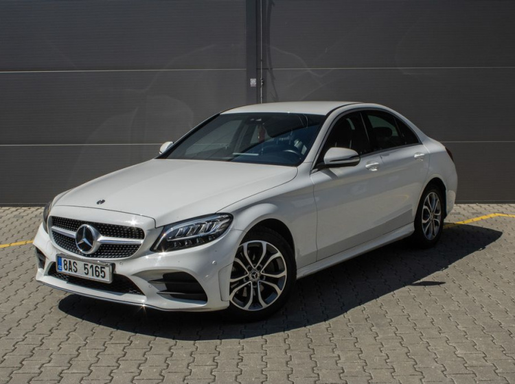 Mercedes C 180d používá téměř stejný motor jako levnější Dacia