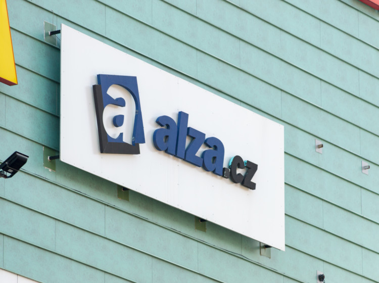 Alza nasadila akci na robotický vysavač Alza nasadila akci na robotický vysavač