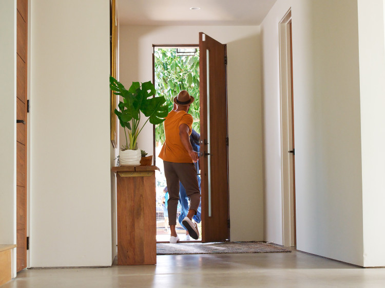 Každé otevření dvěří je šance hmyzu dostat se dovnitř.