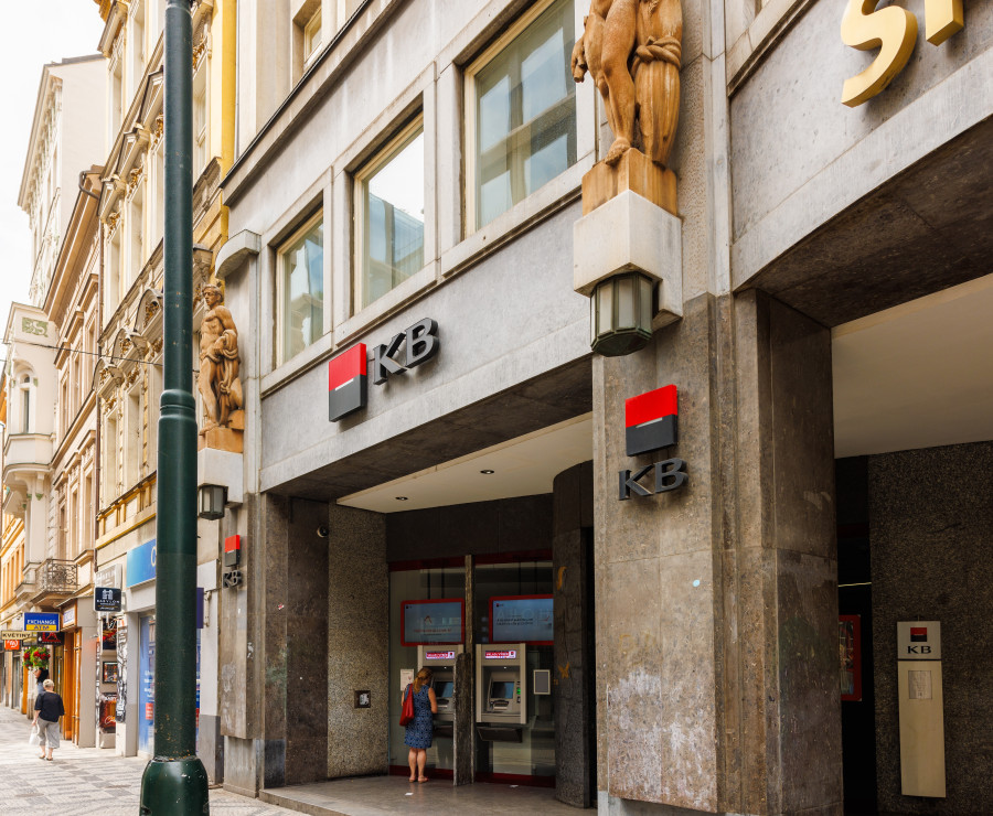 Většina bank umožňuje nastavení limitů, časového omezení a kontroly přístupů přímo v internetovém bankovnictví.
