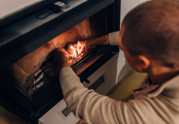 Přírodní podpalovače do krbu dokážou hořet několik hodin a krásně provoní domácnost Přírodní podpalovače do krbu dokážou hořet několik hodin a krásně provoní domácnost